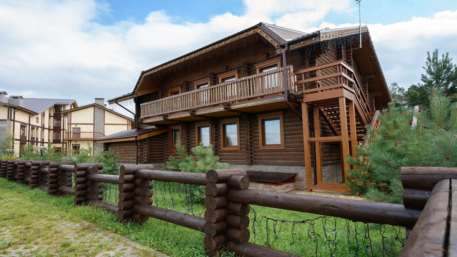 Номер 12-ти местный 6-и комн. пентхауз Коттедж №1 в отеле lazurniy-bereg-na-oke